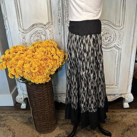 Gopal Das Shyam Sunder Black and White Ikat Pattern Full Maxi Skirt Gypsy Boho - Picture 5 of 9